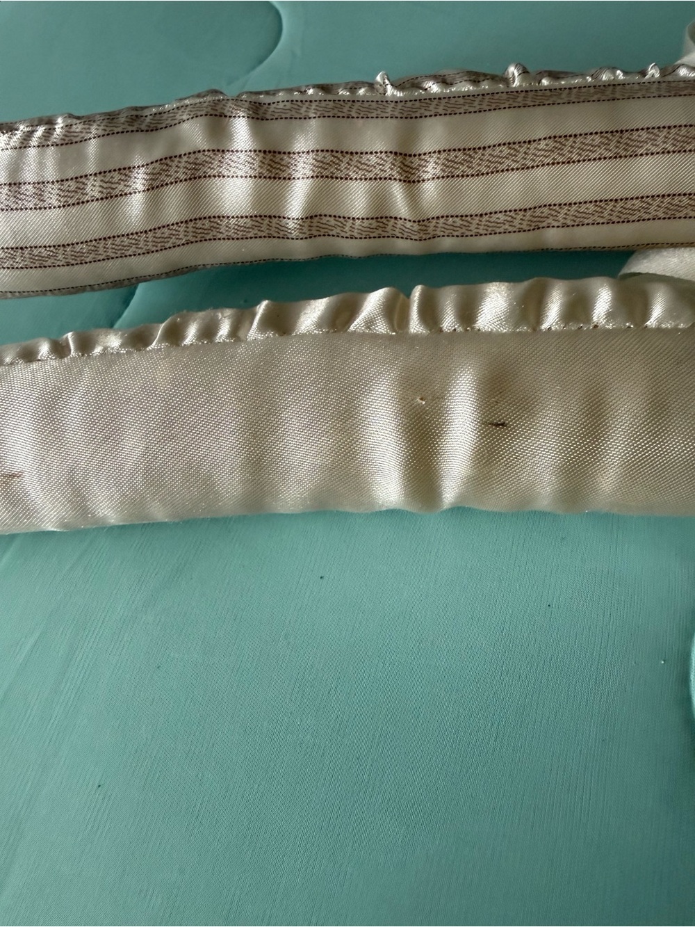 Vintage Padded Satin Hangers Set of 2 Beige OSB - Picture 4 of 4